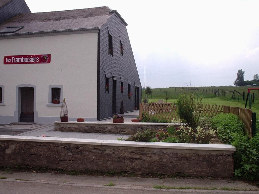 Gites "Les Framboisiers" Нёфшато Экстерьер фото